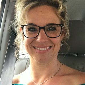 Meet your Posher, Leona